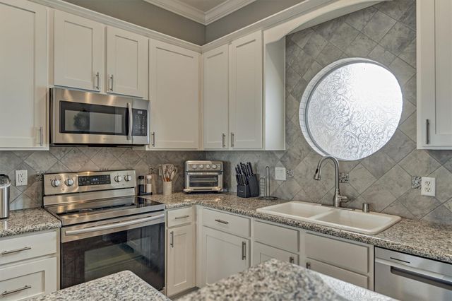 168 Lake Point Boulevard D103, Montgomery, TX 77356