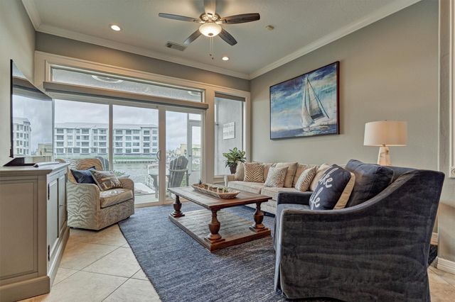 168 Lake Point Boulevard D103, Montgomery, TX 77356