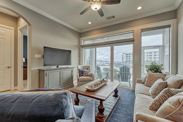 168 Lake Point Boulevard D103, Montgomery, TX 77356