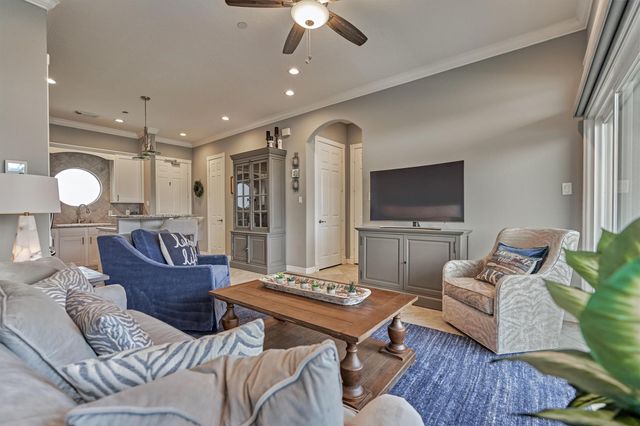 168 Lake Point Boulevard D103, Montgomery, TX 77356