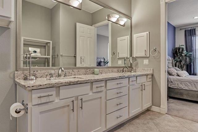 168 Lake Point Boulevard D103, Montgomery, TX 77356