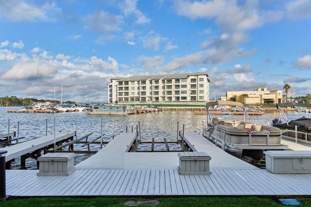 168 Lake Point Boulevard D103, Montgomery, TX 77356