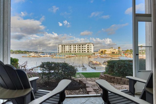 168 Lake Point Boulevard D103, Montgomery, TX 77356