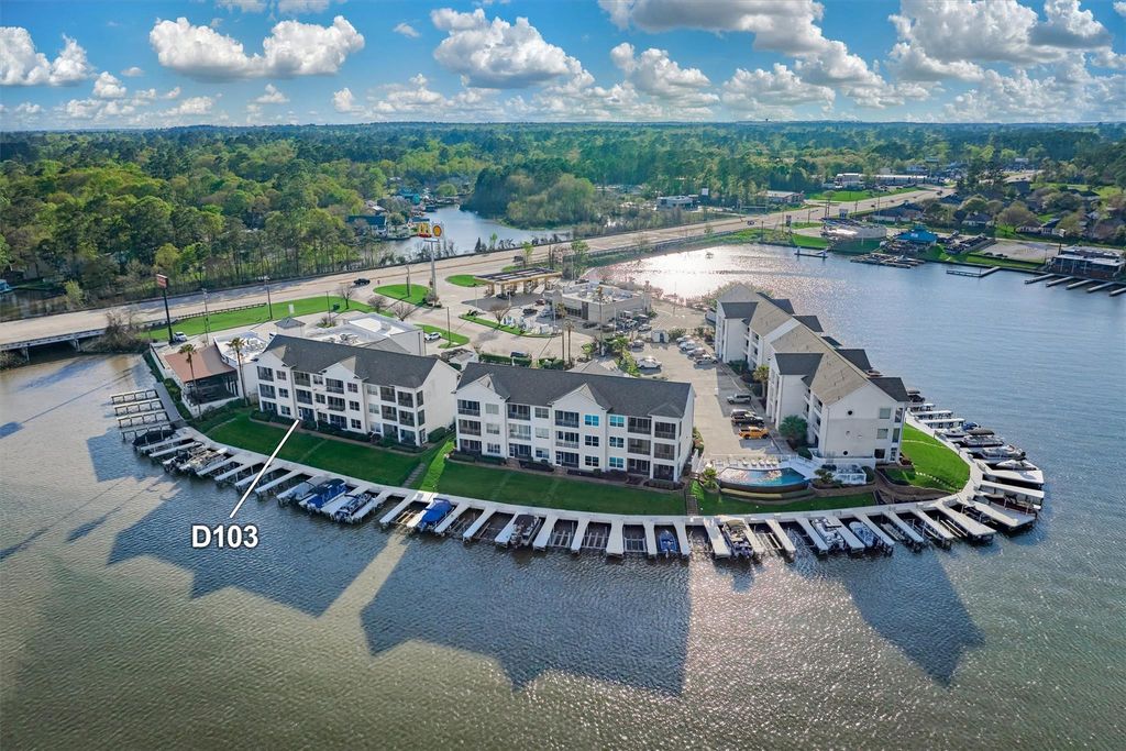 168 Lake Point Boulevard D103, Montgomery, TX 77356