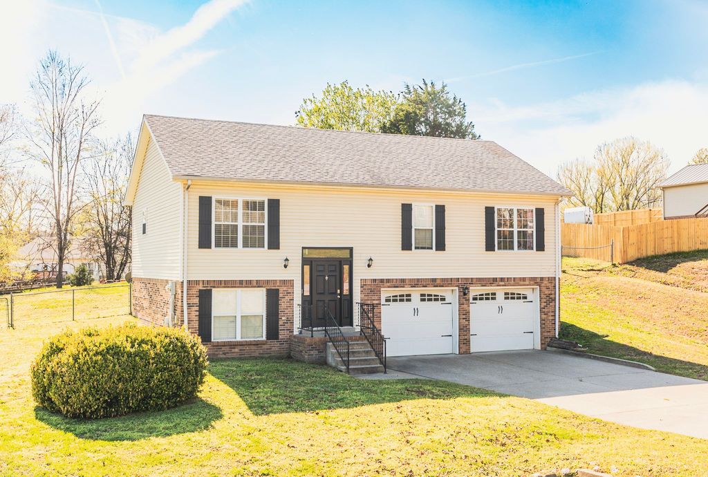 524 Barney Ln, Clarksville, TN 37042