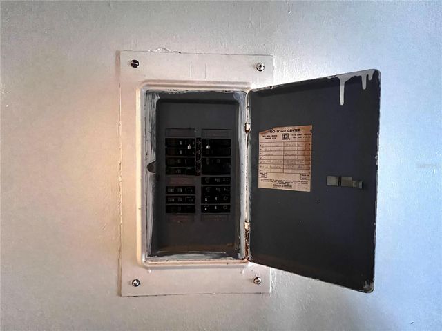 7808 N WOODLYNNE AVENUE, Tampa, FL 33614