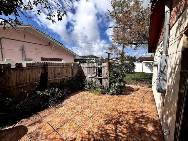 7808 N WOODLYNNE AVENUE, Tampa, FL 33614