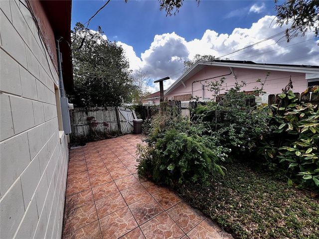 7808 N WOODLYNNE AVENUE, Tampa, FL 33614