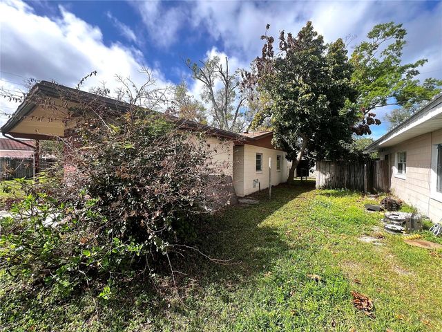 7808 N WOODLYNNE AVENUE, Tampa, FL 33614