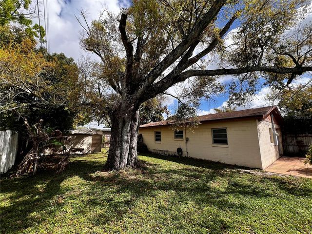 7808 N WOODLYNNE AVENUE, Tampa, FL 33614