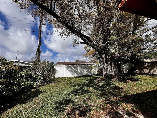 7808 N WOODLYNNE AVENUE, Tampa, FL 33614