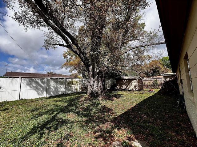 7808 N WOODLYNNE AVENUE, Tampa, FL 33614