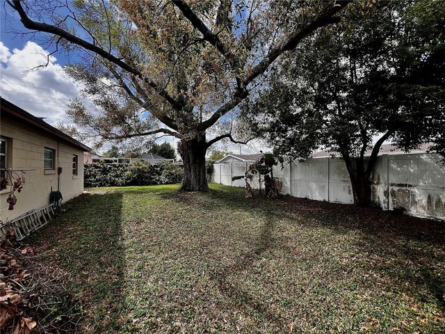 7808 N WOODLYNNE AVENUE, Tampa, FL 33614