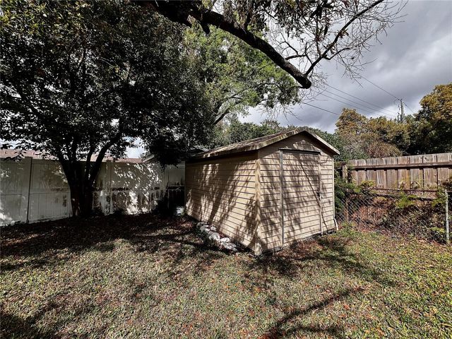 7808 N WOODLYNNE AVENUE, Tampa, FL 33614