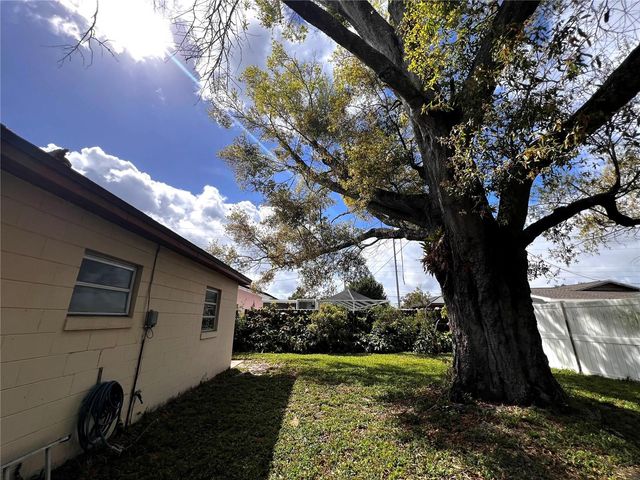 7808 N WOODLYNNE AVENUE, Tampa, FL 33614