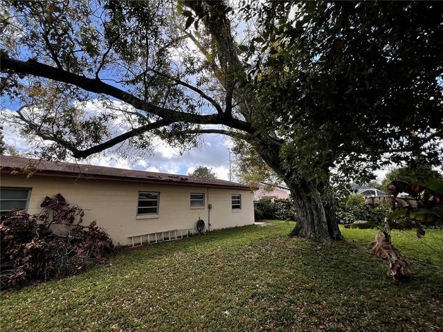 7808 N WOODLYNNE AVENUE, Tampa, FL 33614