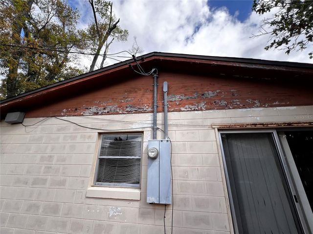 7808 N WOODLYNNE AVENUE, Tampa, FL 33614