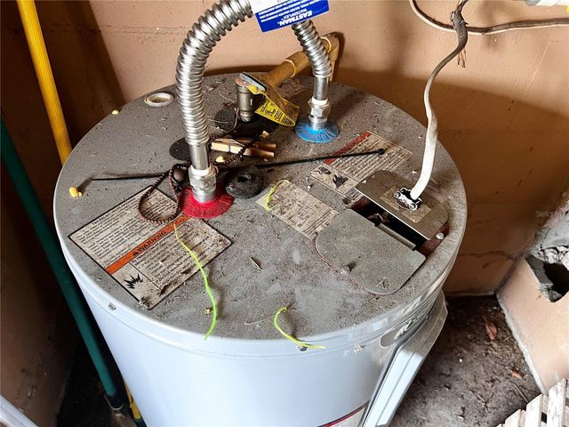 7808 N WOODLYNNE AVENUE, Tampa, FL 33614