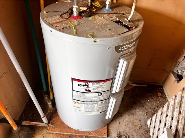 7808 N WOODLYNNE AVENUE, Tampa, FL 33614