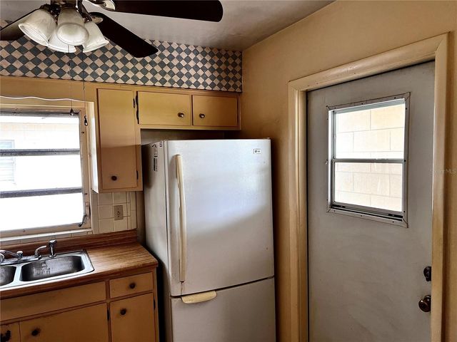 7808 N WOODLYNNE AVENUE, Tampa, FL 33614