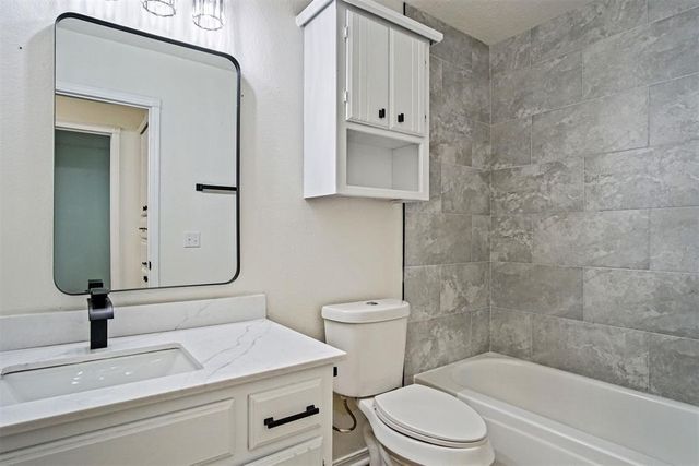 12548 Ridgegate Road, Yukon, OK 73099