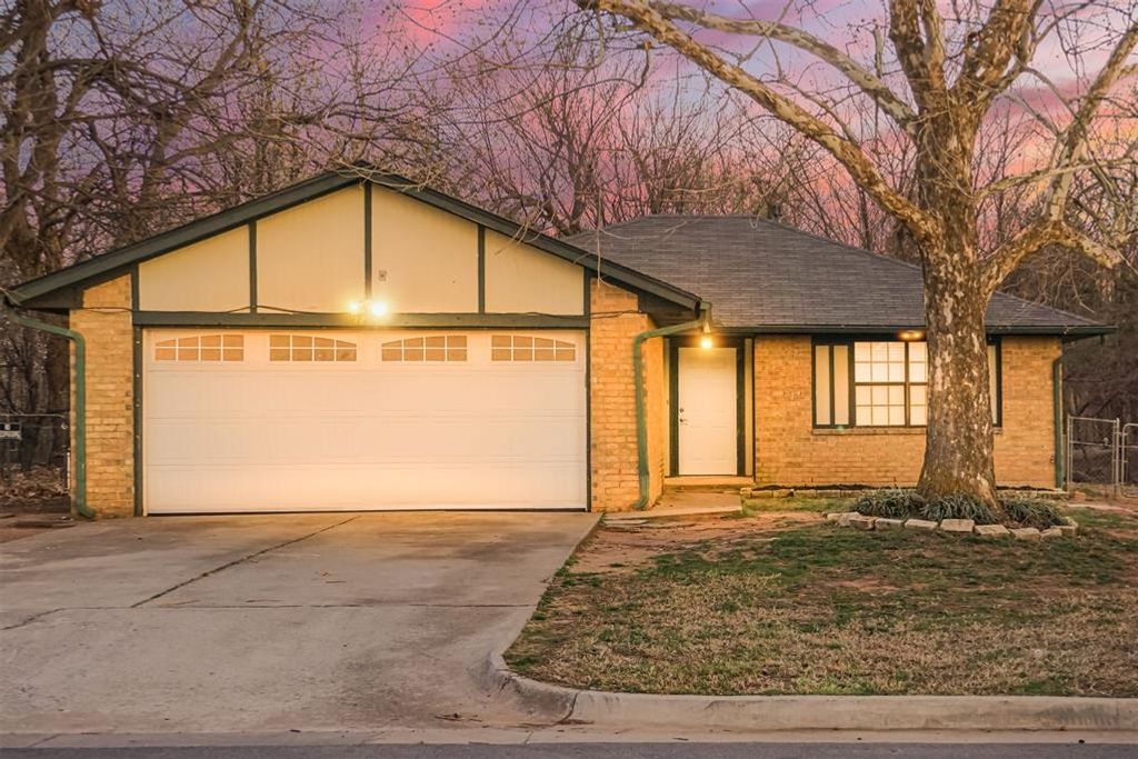 12548 Ridgegate Road, Yukon, OK 73099