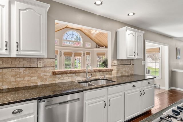 7 Farm Pond Ln, Franklin, MA 02038