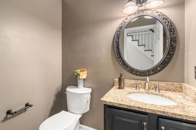 7 Farm Pond Ln, Franklin, MA 02038