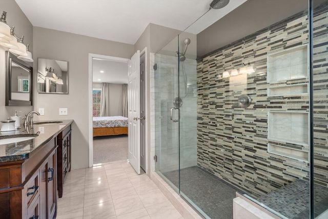 7 Farm Pond Ln, Franklin, MA 02038