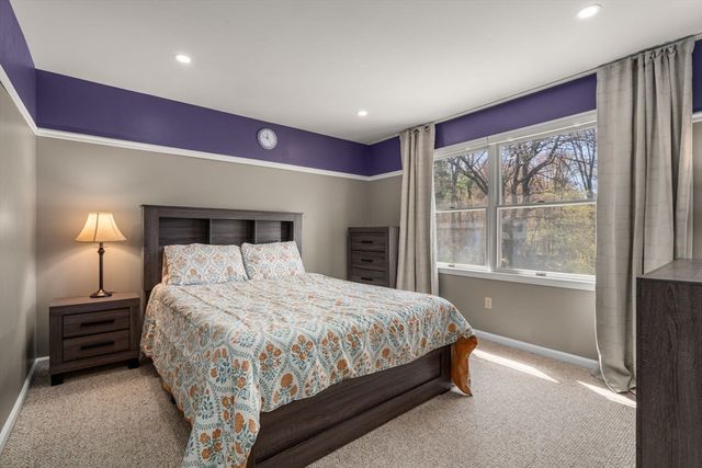 7 Farm Pond Ln, Franklin, MA 02038