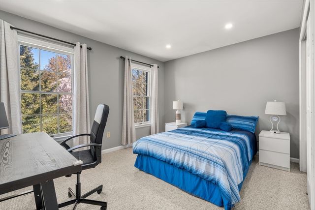 7 Farm Pond Ln, Franklin, MA 02038