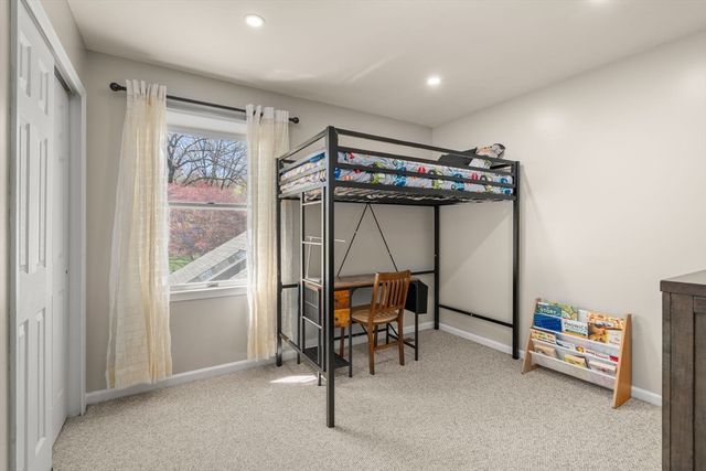 7 Farm Pond Ln, Franklin, MA 02038