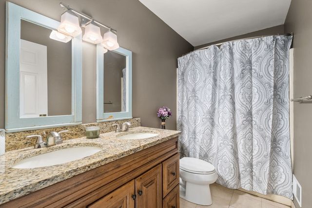 7 Farm Pond Ln, Franklin, MA 02038