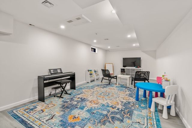 7 Farm Pond Ln, Franklin, MA 02038