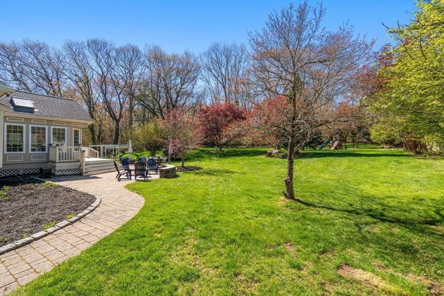 7 Farm Pond Ln, Franklin, MA 02038