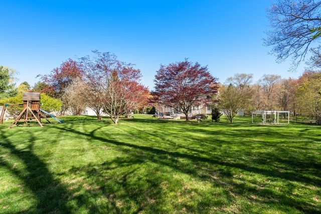 7 Farm Pond Ln, Franklin, MA 02038