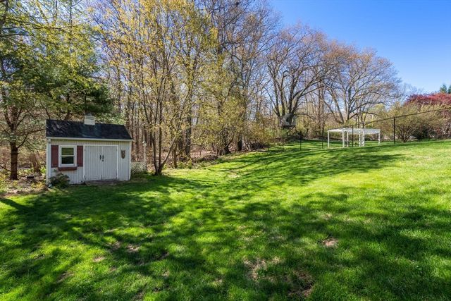 7 Farm Pond Ln, Franklin, MA 02038