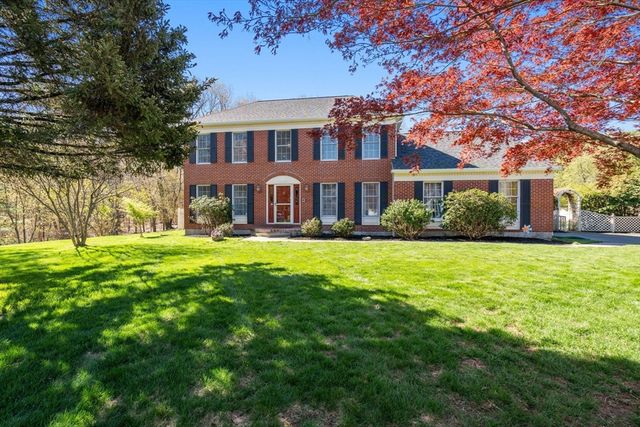 7 Farm Pond Ln, Franklin, MA 02038