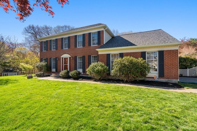 7 Farm Pond Ln, Franklin, MA 02038