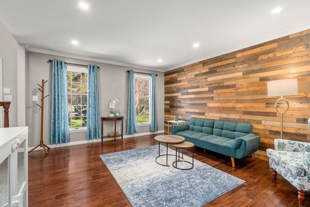 7 Farm Pond Ln, Franklin, MA 02038