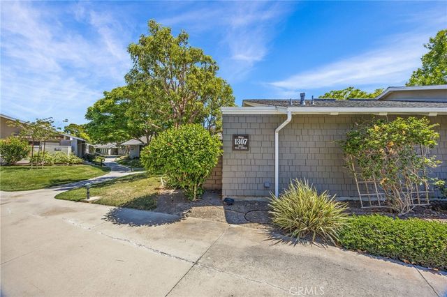 8933 Yolo Circle 1307A, Huntington Beach, CA 92646