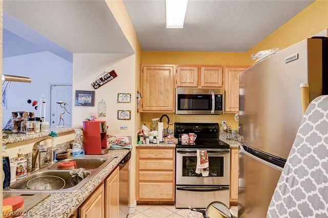 5055 West Hacienda Avenue 2004, Las Vegas, NV 89118
