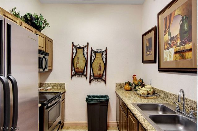 5055 West Hacienda Avenue 2004, Las Vegas, NV 89118