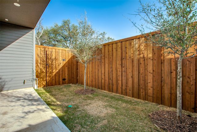 2143 Mail Avenue 103, Dallas, TX 75235