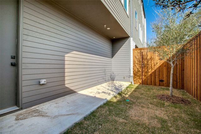 2143 Mail Avenue 103, Dallas, TX 75235