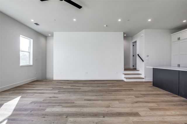 2143 Mail Avenue 103, Dallas, TX 75235