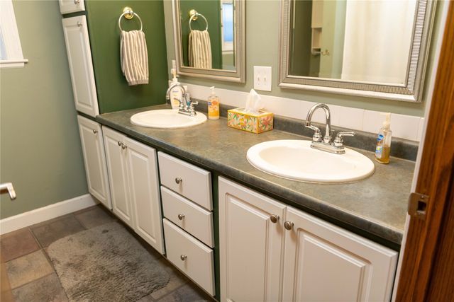 123 Timber Ridge Drive, Pella, IA 50219