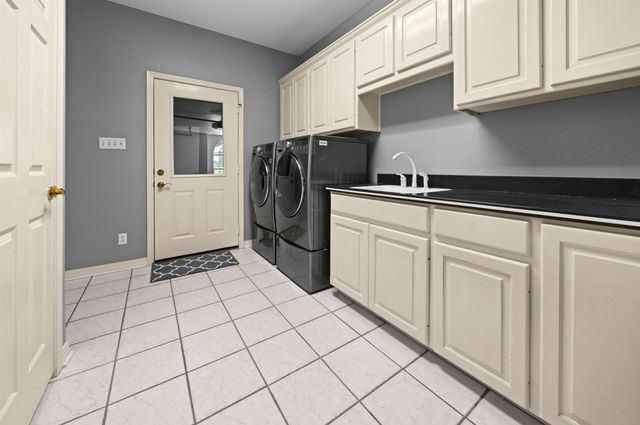 1804 W Lake Dr., Gladewater, TX 75647