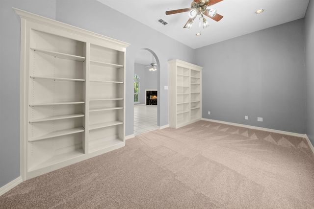 1804 W Lake Dr., Gladewater, TX 75647