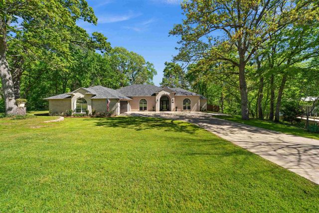 1804 W Lake Dr., Gladewater, TX 75647